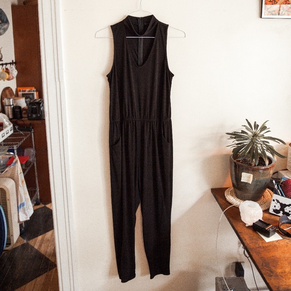 Choker Sleeveless Jumpsuit - Picture 3 of 6